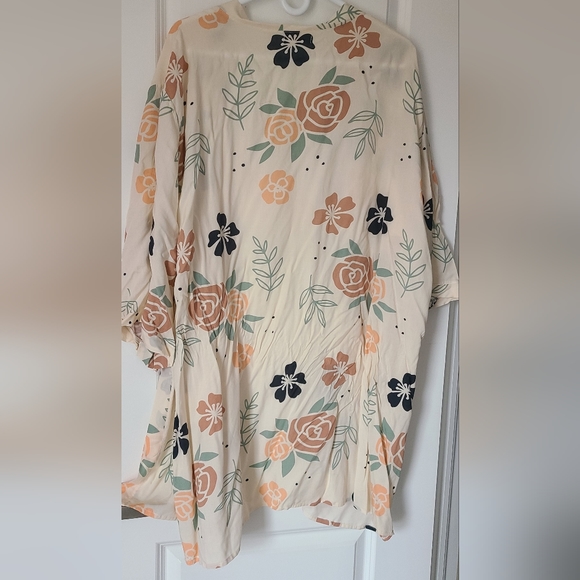 Floral kimono - Picture 2 of 2